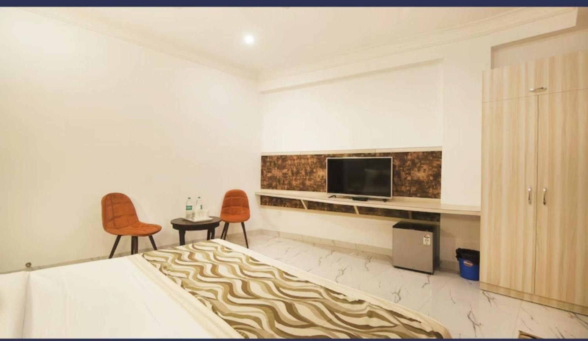 The Almora Residency - Complimentary Airport Trasnfer Ξενοδοχείο Νέο Δελχί Δωμάτιο φωτογραφία