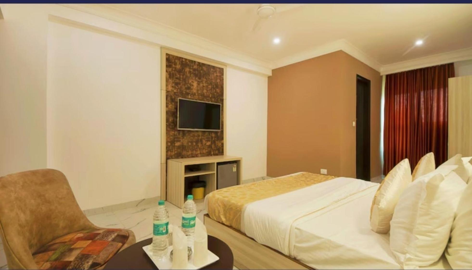 The Almora Residency - Complimentary Airport Trasnfer Ξενοδοχείο Νέο Δελχί Δωμάτιο φωτογραφία